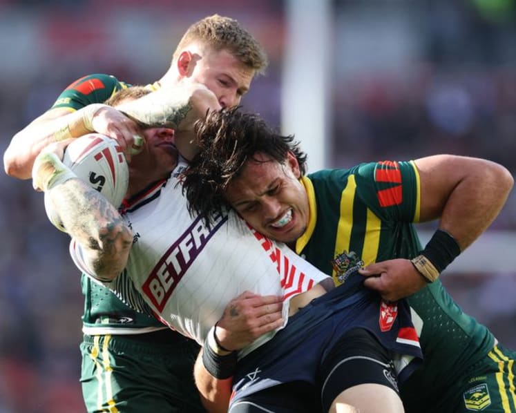 Rugby League-Rampant Australia crush England 26-6 at Wembley