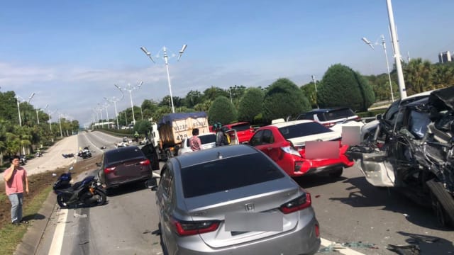马国交警为脚踏车赛彩排开道 罗厘刹车不及致二死六伤