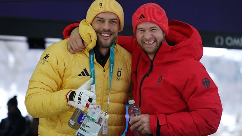 Bobsleigh-Lochner on top at halfway stage in German Two-Man battle