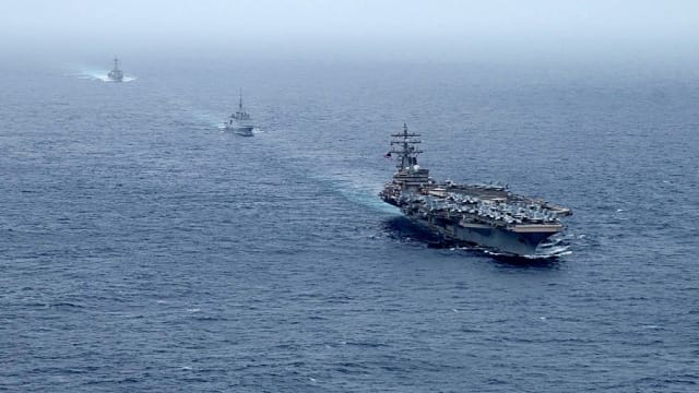 美国海军哈尔西号通过台湾海峡 中国全程跟监警戒