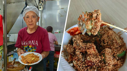 Bukit Merah Hawker Sells $2 Charcoal-Grilled Stuffed Tau Pok, Price Unchanged For 20 Years