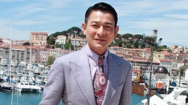 刘德华宣布将一天连唱2场，粉丝闻言转悲为喜，眼泪忍不住又流了……