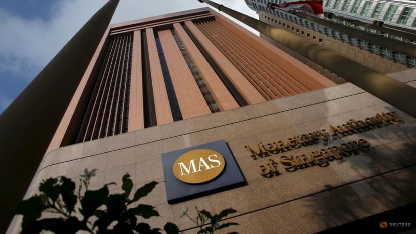 🟥 (Market Recap)"Singapore: Banca Centrale mantiene politica monetaria in un contesto di incertezze globali"