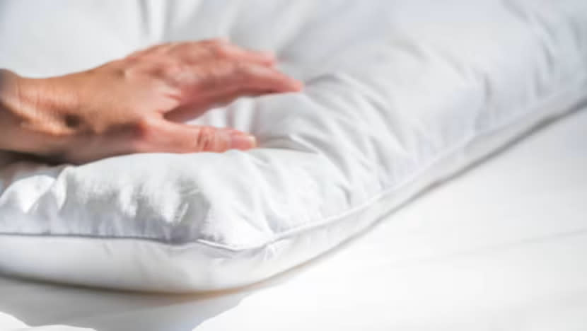 Pria Singapura didakwa coba bunuh ibunya dengan bantal Pria Singapura didakwa coba bunuh ibunya dengan bantal