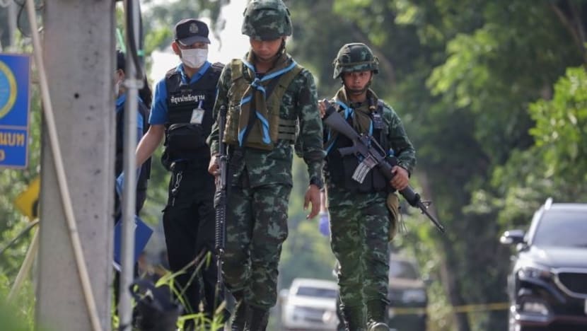 4 maut dalam serangan pemberontak di pangkalan tentera Thailand 4 maut dalam serangan pemberontak di pangkalan tentera Thailand