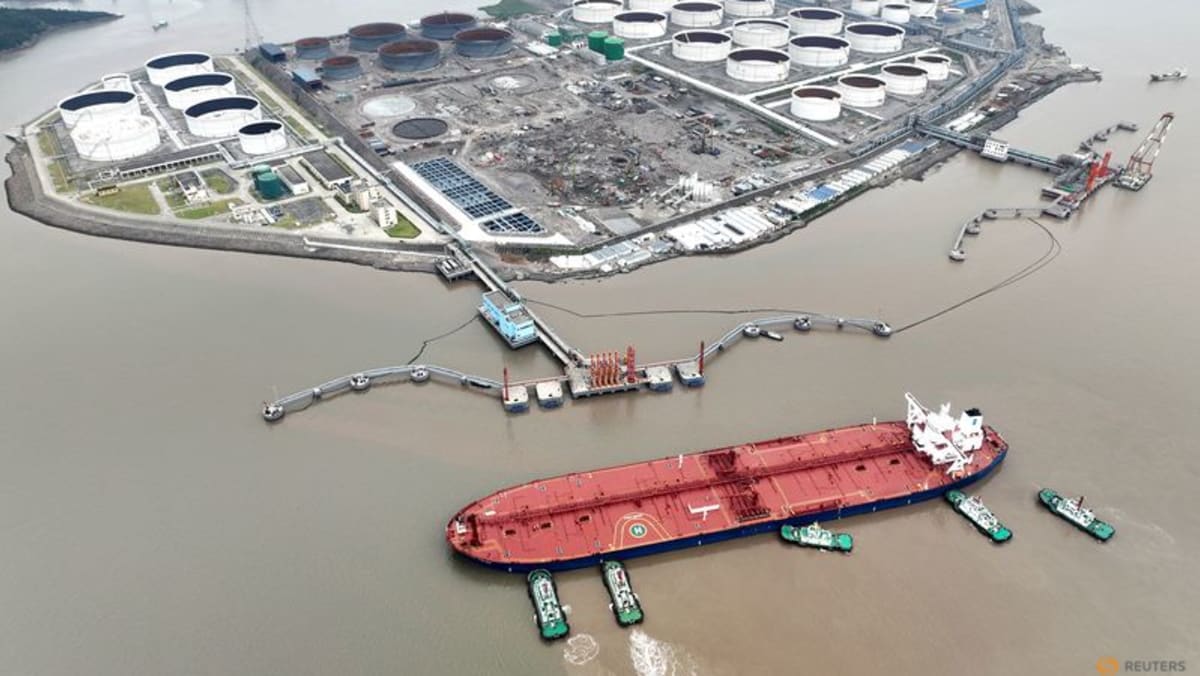 Oil prices drop as OPEC+ accelerates output hikes, surplus looms - Channel News Asia (Picture 1)