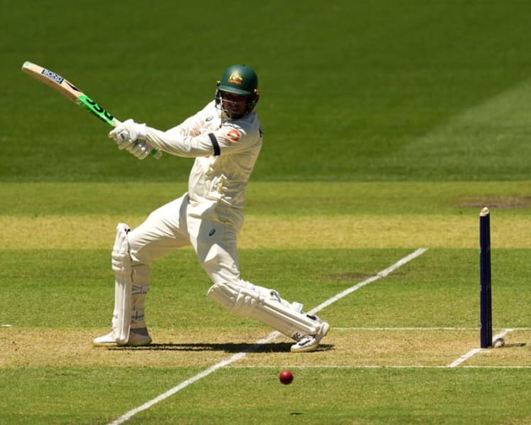 Khawaja defies career obituaries with half-century in third Ashes test
