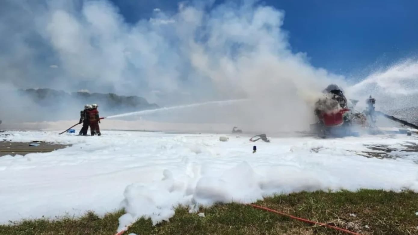 直升机起火后一度关闭 梳邦机场跑道已重开