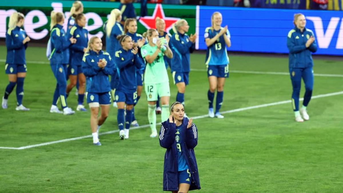 Sweden's Asllani gives away special shirt after fan's heartfelt plea