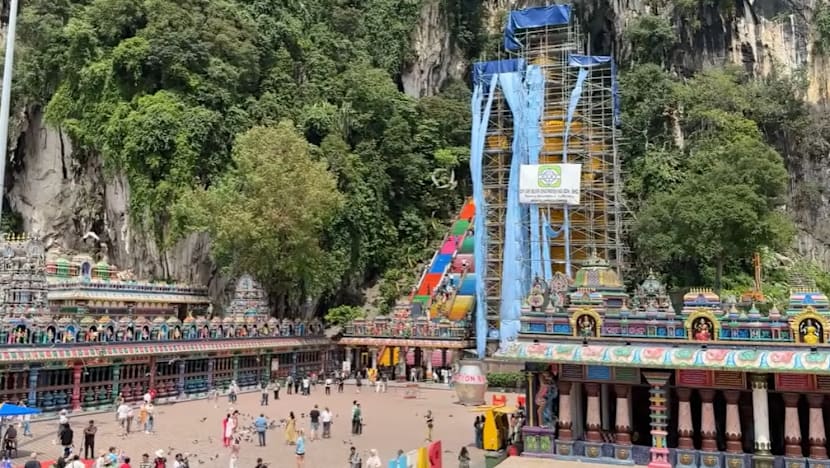 பத்துமலை முருகன் சிலையைப் பார்க்க முடியவில்லை - ஏங்கும் சுற்றுப்பயணிகள்