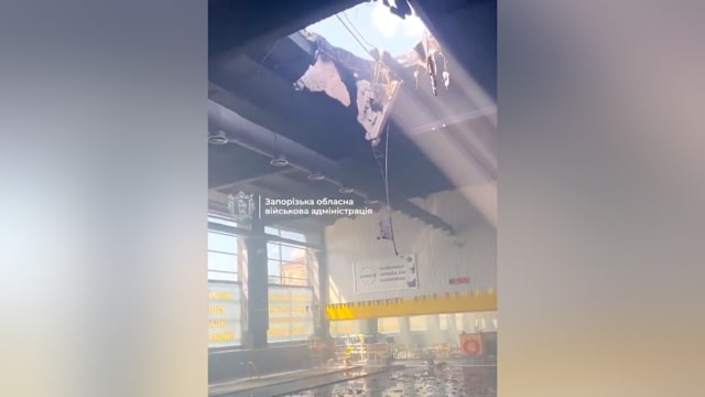 俄导弹击中乌克兰室内泳池 炸穿屋顶