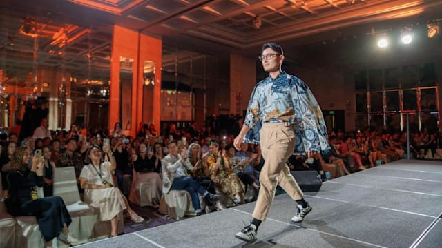 东北区市长马炎庆登伸展台走秀，力挺Fashion For Cancer 2025传递希望