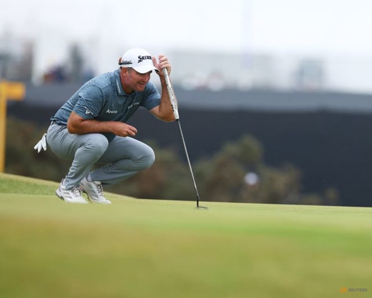 New Zealand's Fox shares Open lead after record-equalling 62