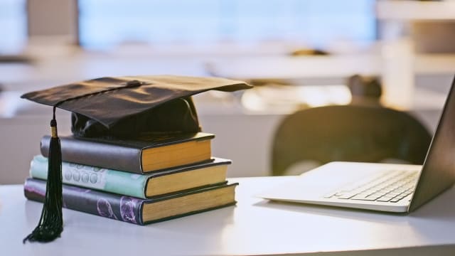 我国将巴勒斯坦留学生奖学金 从每年三份增至十份