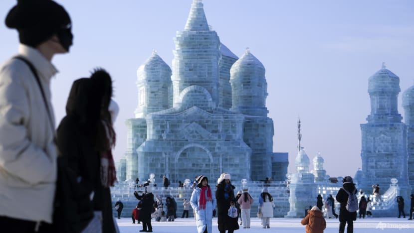 China cashes in on winter economy as tourists flock to Harbin China cashes in on winter economy as tourists flock to Harbin