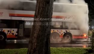 ஈரடுக்குப் பேருந்தில் தீ