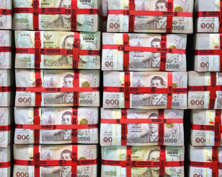 Thailand eyes measures on 'huge' gold trading amid baht surge