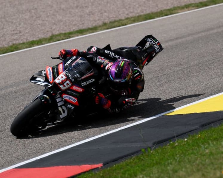 Aprilia's Martin extends championship lead with British GP sprint win