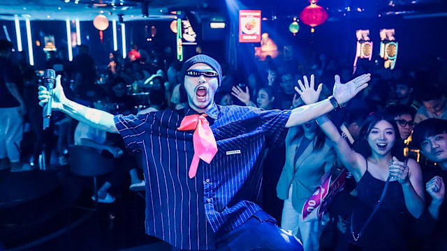 黄明志卷命案4个月没演出，开工竟一边表演一边呕吐！