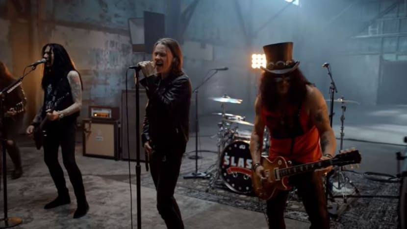 Gitaris Slash terbit lagu solo baru, umum tarikh album seterusnya Gitaris Slash terbit lagu solo baru, umum tarikh album seterusnya