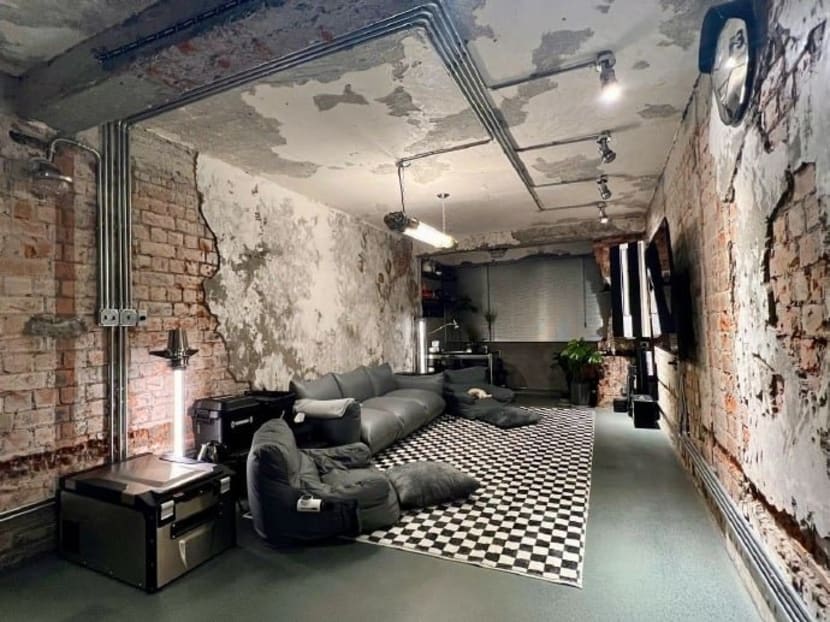This Newly Renovated Apartment Has Gone Viral For What Netizens Are Calling A "Post-War Interior Style"