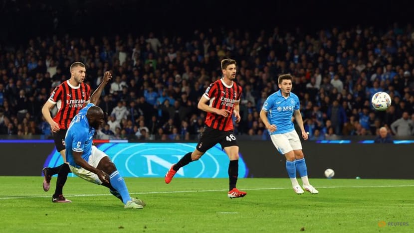 Napoli claim 2-1 win over Milan to keep pace in title race Napoli claim 2-1 win over Milan to keep pace in title race