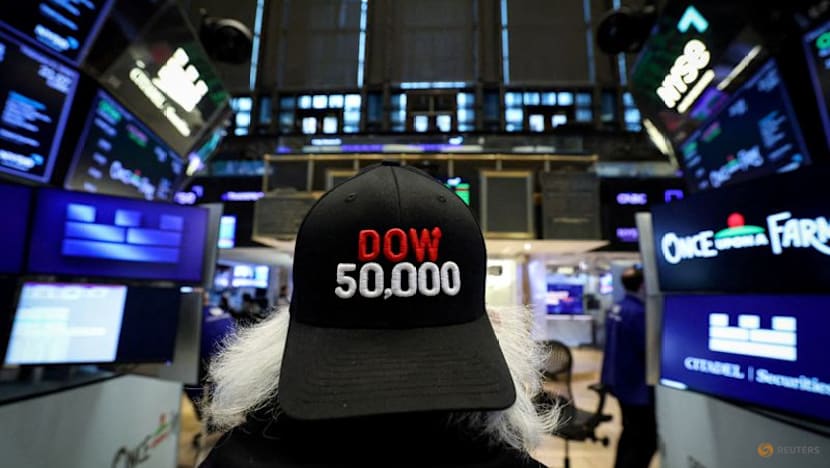 Analysis:Investors chase cheaper, smaller companies as risk aversion hits tech sector