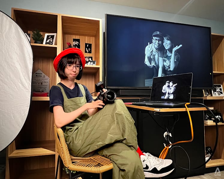 What’s it like getting your portrait taken by a Deaf photographer in a silent studio session?