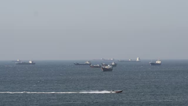 特朗普：伊朗向霍峡船只开火 完全违反停火协议