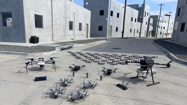 数十架无人机前线演习 替代士兵执行高危任务