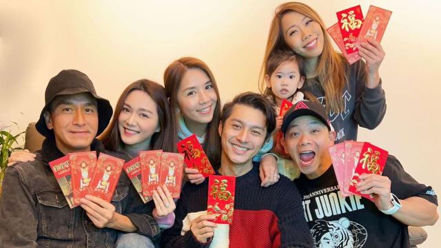 与马国明出席团拜　汤洛雯钻石婚戒超抢眼！