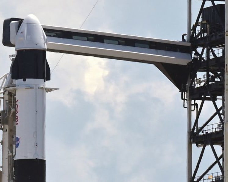 SpaceX in merger talks with other Musk companies ahead of IPO
