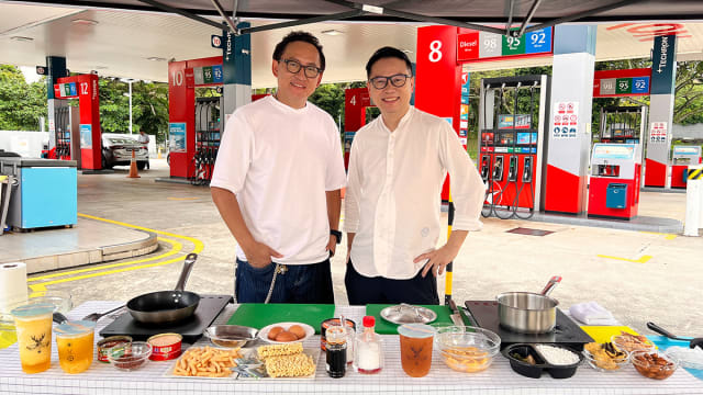 台湾名厨詹姆士挑战在新加坡加油站做菜，难忘与制作单位“斗智斗勇”！