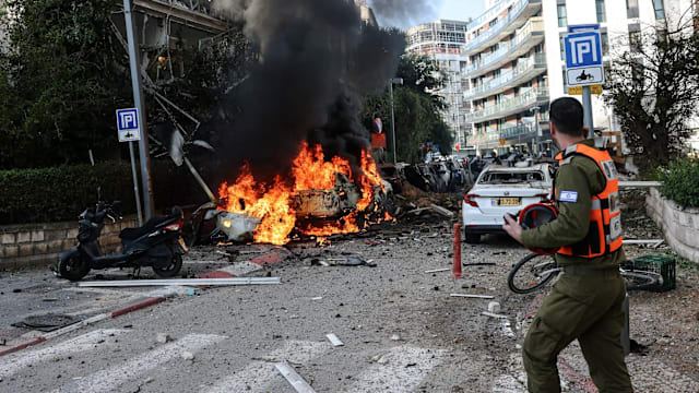 科威特国际机场一座燃料储罐遭无人机袭击后起火