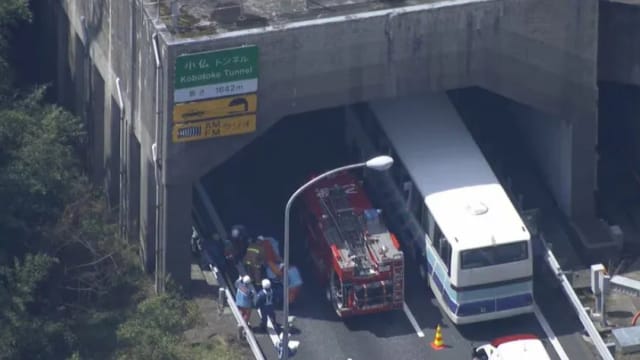 载有狮城客旅巴东京快速公路相撞 旅游平台：情况无大碍