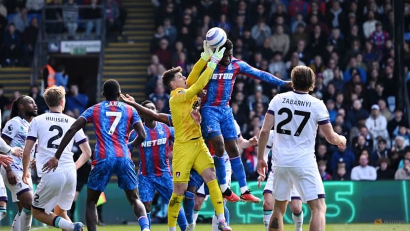 Frustrated Bournemouth held to 0-0 draw at 10-man Palace