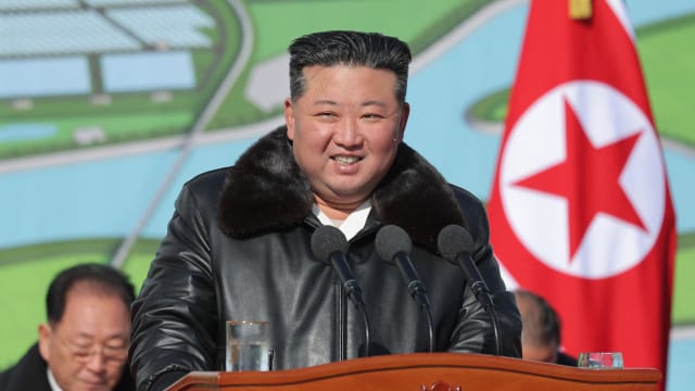 朝中社：金正恩视察新型驱逐舰武器试射 要求加强核武装力量