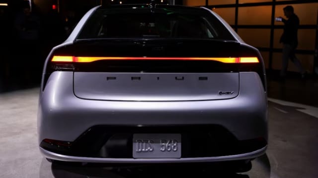日本丰田召回超过13万辆普锐斯轿车