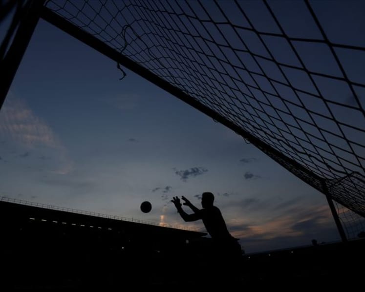 English soccer plans trial to deter tactical goalkeeper injury stoppages