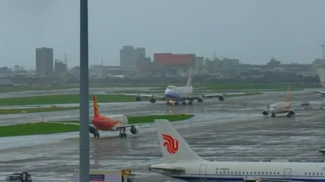 疑似转错方向 桃园机场发生飞机对峙事件