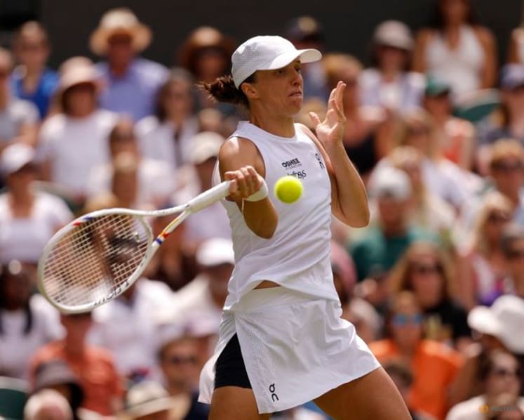 Defending champion Swiatek struggles to emotional first-round victory