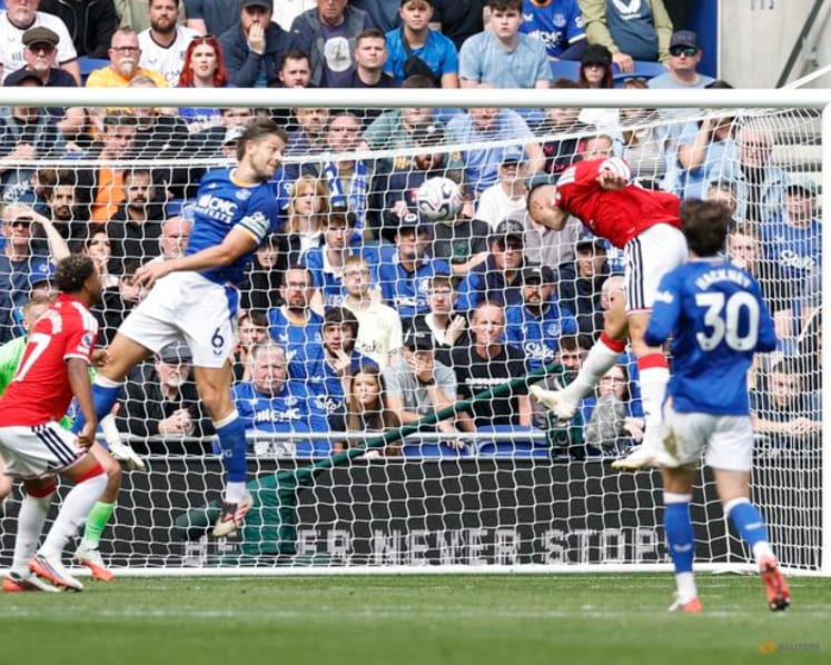 Maitland-Niles screamer earns Everton 2-2 draw with Man Utd