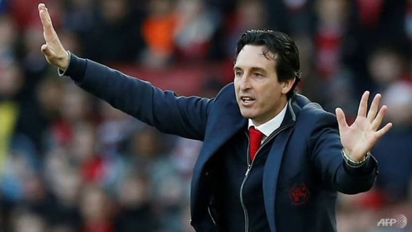 Emery didenda gara-gara tendang botol air ke arah penonton Emery didenda gara-gara tendang botol air ke arah penonton