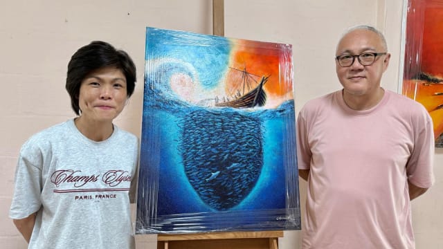 助走廊画家渡难关 热心网民为其筹款