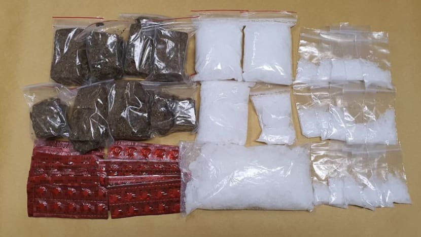 11 suspek diberkas; dadah bernilai S$1.2 juta termasuk 3kg Ice dirampas 11 suspek diberkas; dadah bernilai S$1.2 juta termasuk 3kg Ice dirampas
