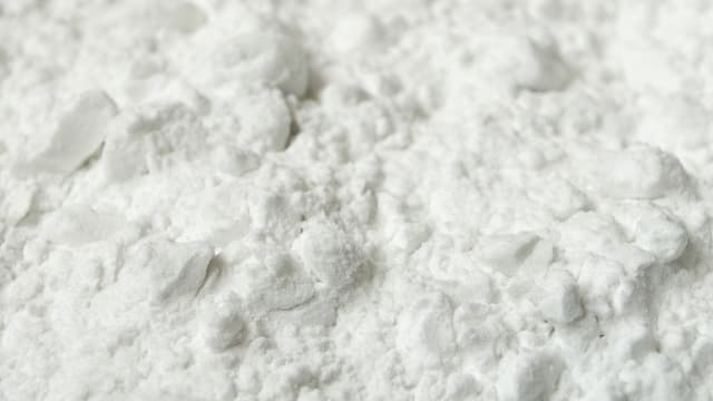 收到白色粉末包裹吓坏女子 民防部队：非有害物质 