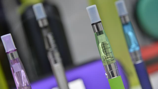 过去四年半有428人因售卖电子烟被捕