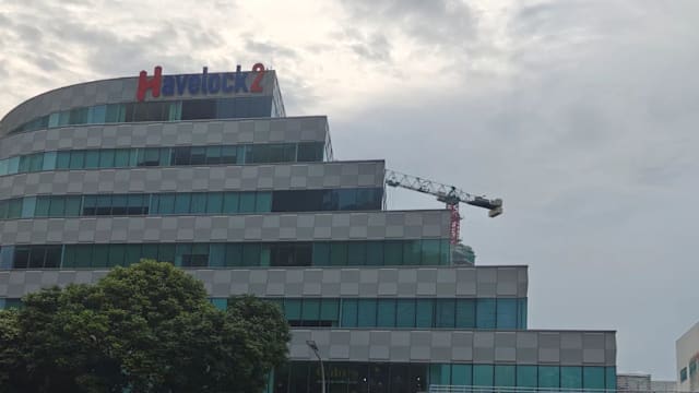 47岁女子涉在购物中心伤害13岁少女 两人相信是母女