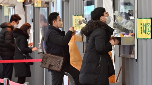 韩国新增7382起病例 又20人病逝