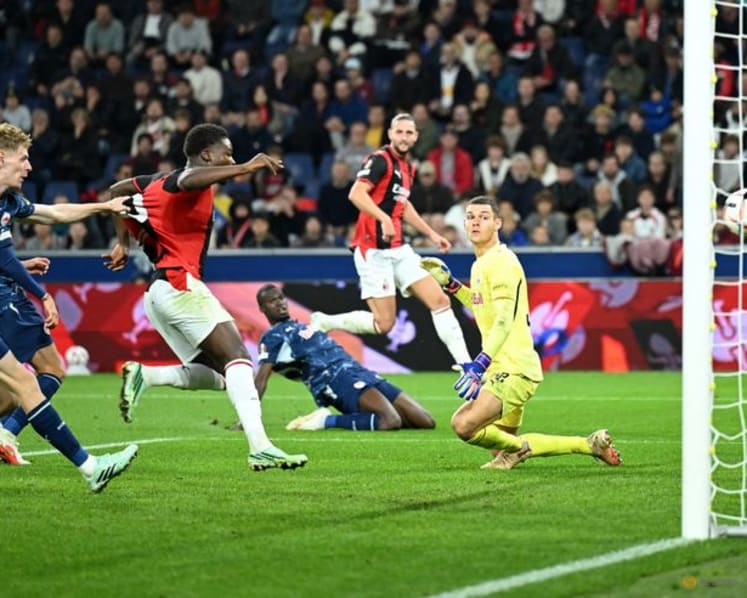 Sensational Cisse powers Milan to victory as Leverkusen thump Lech Poznan